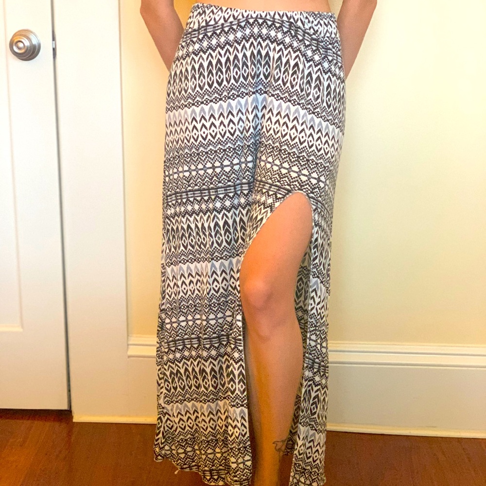 Printed maxi skirt w/ slit